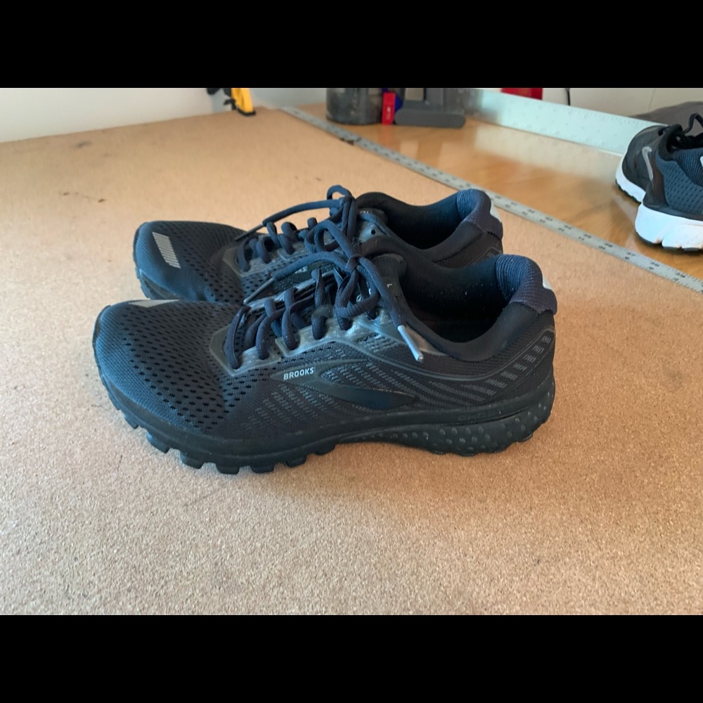 Brooks Ghost 12 Womens 9.5 GUC